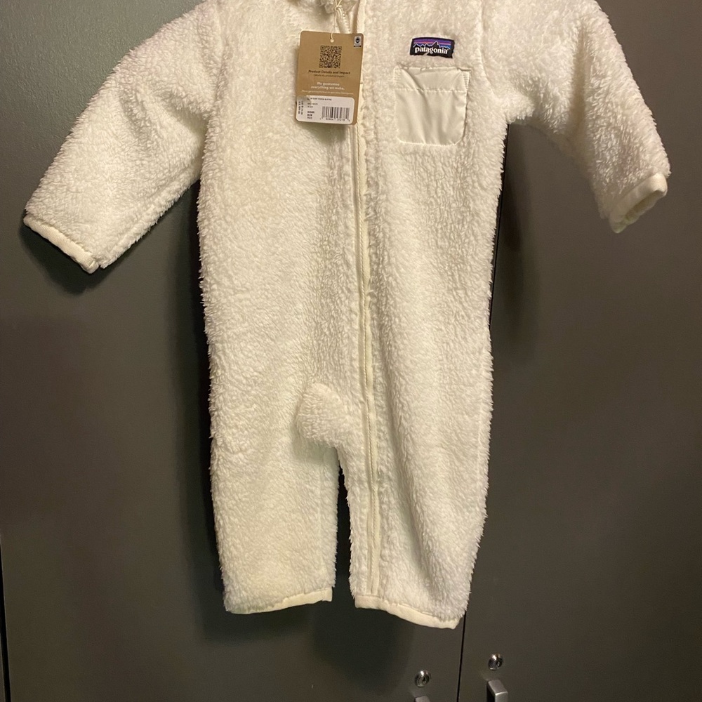 Patagonia 6 to 12 months, snowsuit, brand new with tags